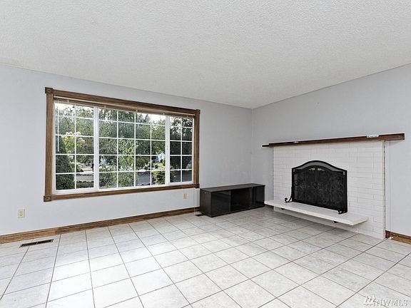 5th image of 110 Firlawn Dr
