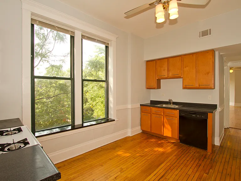 1701 N Albany Ave #3F — Photo 2