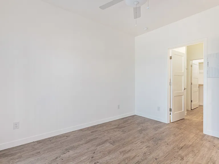 2063 E Lemon St #2004 — Photo 15