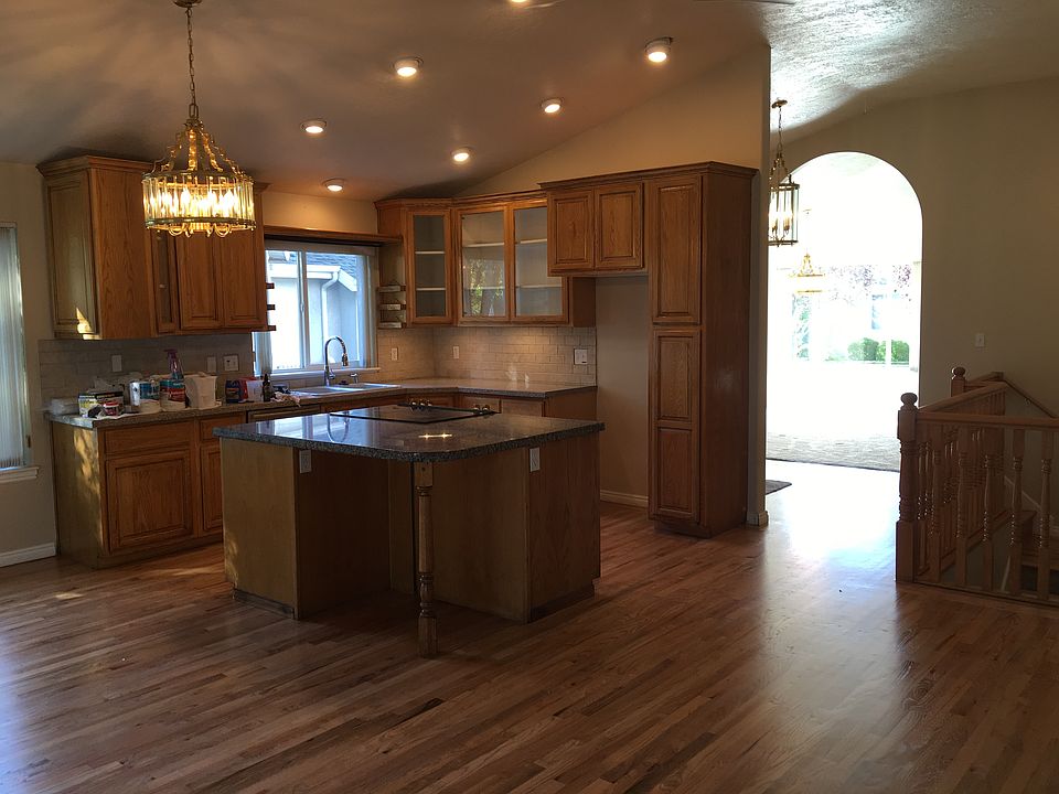 1st image of 349 W 350 N