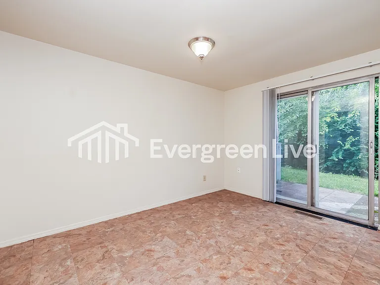 8021 Mount Hood Dr — Photo 7