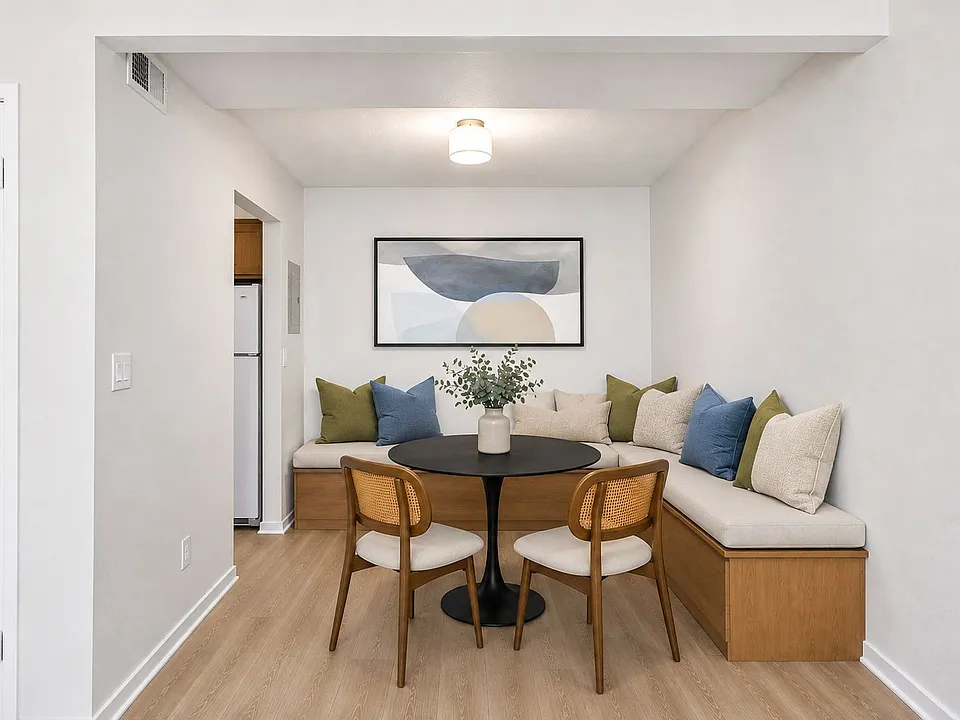 Bristol Pointe Apartments