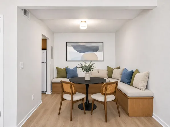 Bristol Pointe Apartments