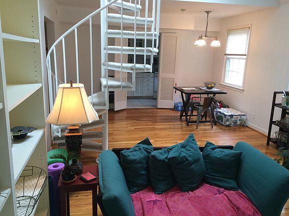 Spacious high ceiling living & dining room