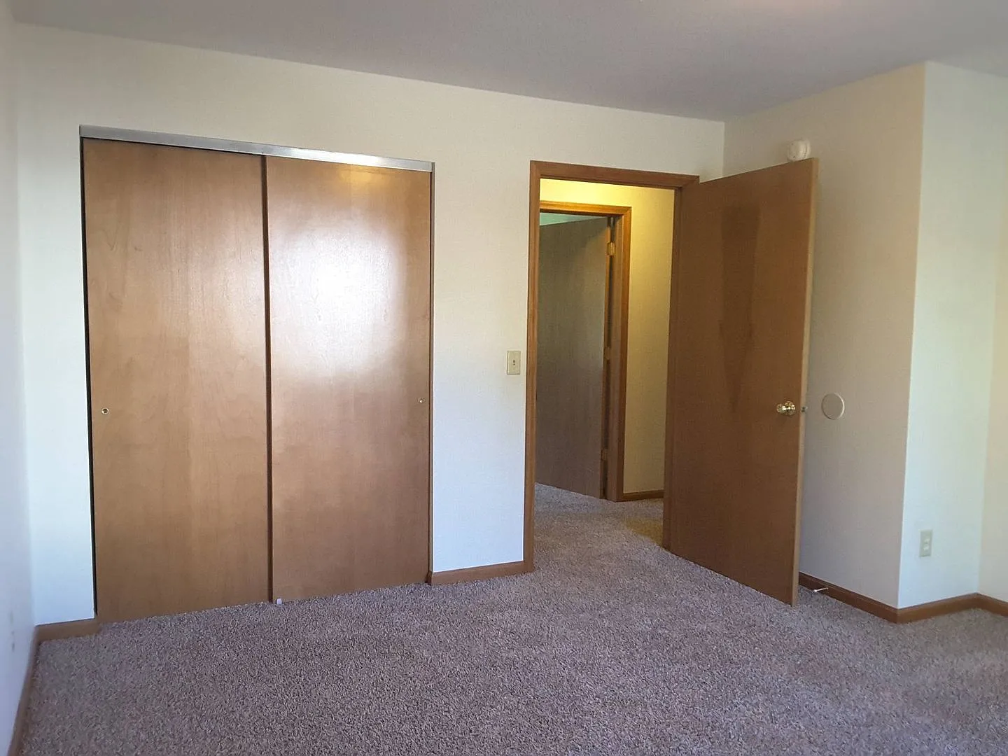 212 Stonewall Court — Photo 3