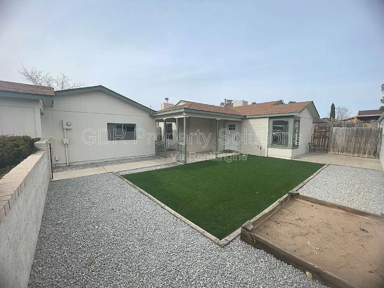 4733 Platinum Dr NE — Photo 4