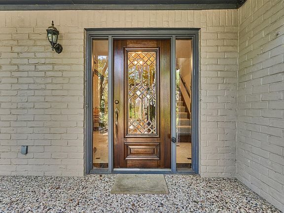 4th image of 6106 Larkmount Dr