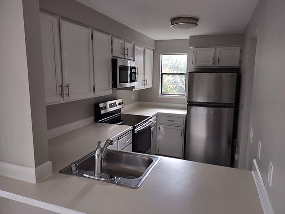 4th image of 9636 NE 121st Ln