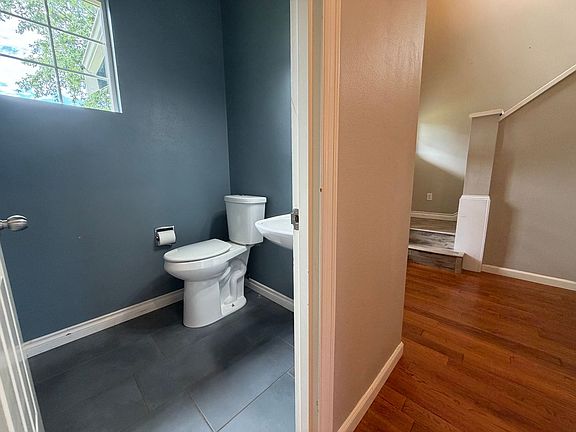 5th image of 1436 Kincaid St