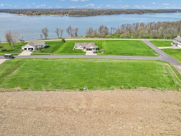18 Lakeview Dr, Weldon, IL 61882