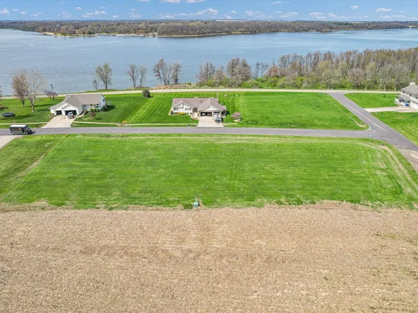 18 Lakeview Dr, Weldon, IL 61882