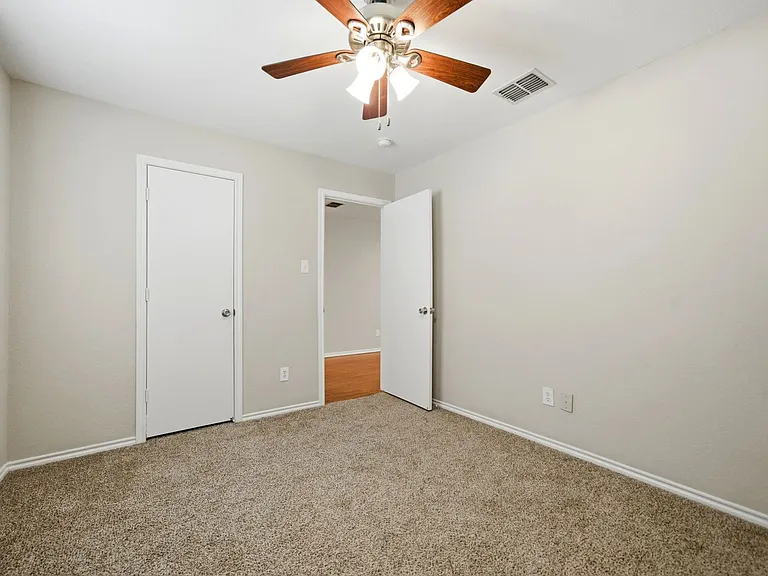 712 Preston Dr — Photo 17