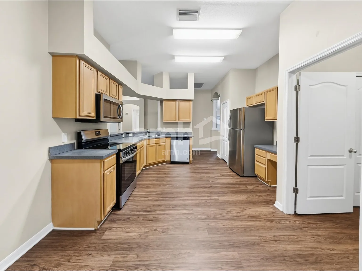 4 bed, 2.0 bath, 2126 sqft, $2,600 — Photo 3