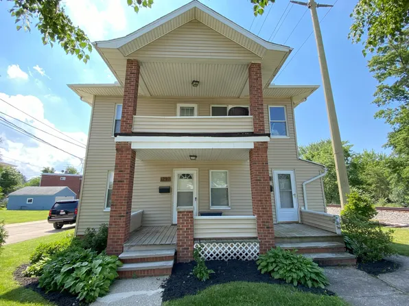 1290 Webb Rd, Lakewood, OH 44107