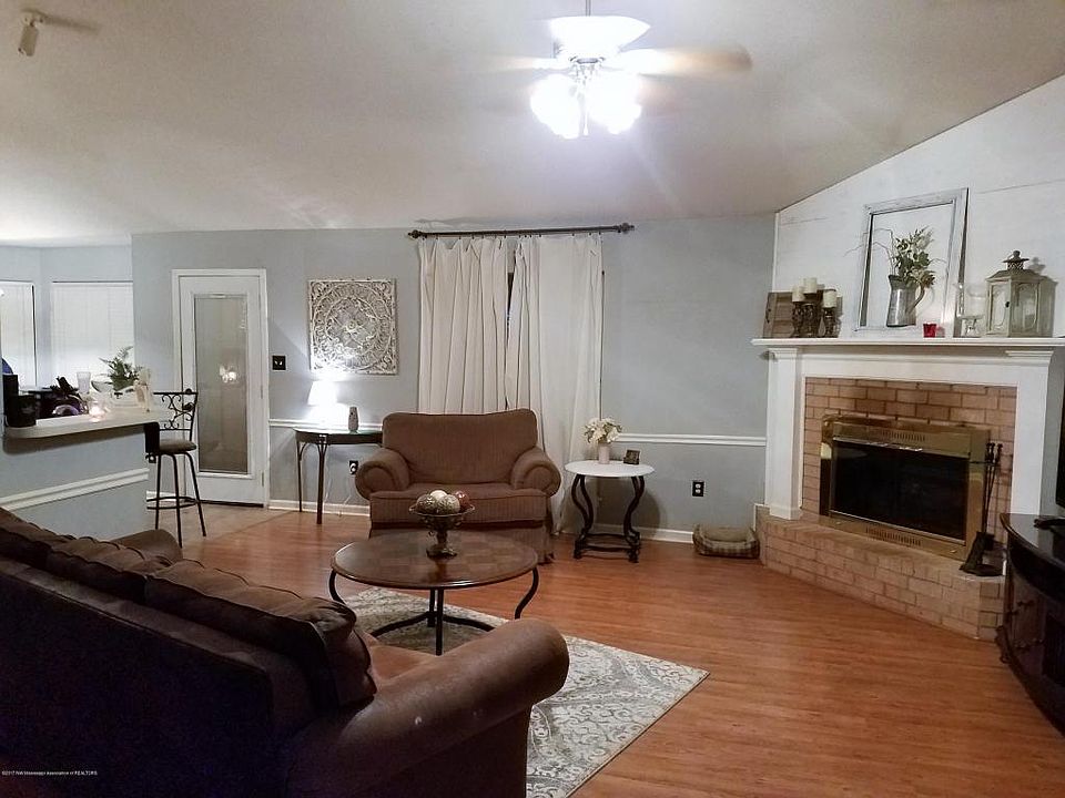 1st image of 1719 Saddle Ln