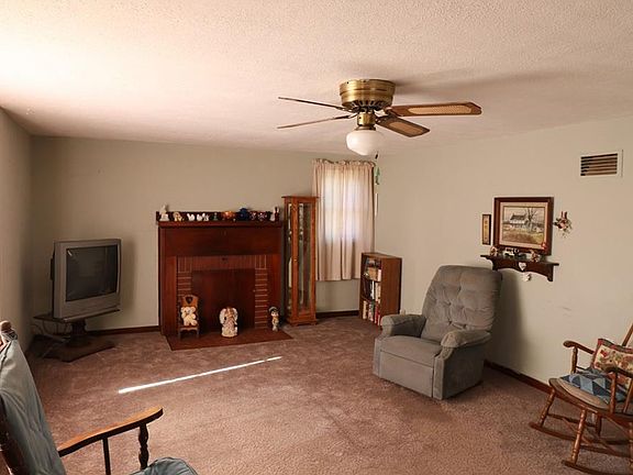 3rd image of 512 E Green St