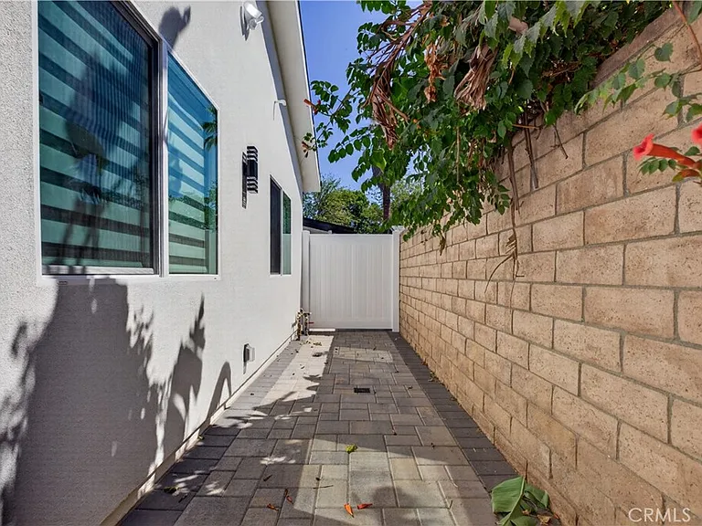 16425 Clymer St — Photo 33