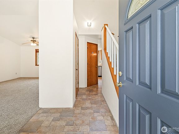 3rd image of 3133 Marquette Drive SE
