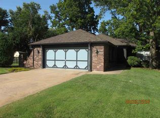 1112 N Chipper Ln, Wichita, KS 67212