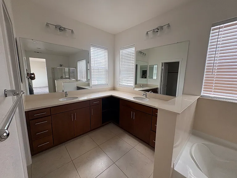 1072 Mariners Dr — Photo 13