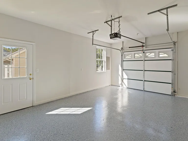 1081 Wintergreen Ln — Photo 40