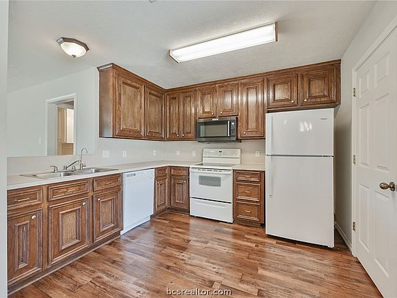 2nd image of 3513 Marigold St