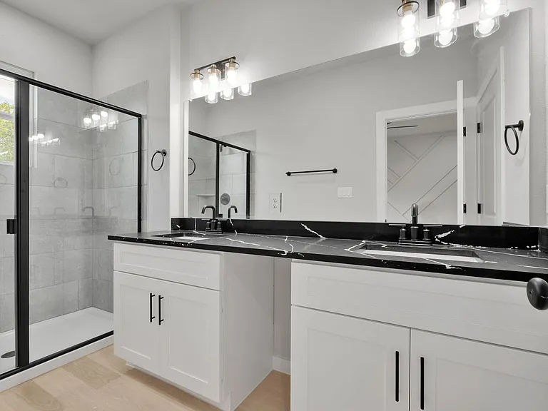 521 Dakota St — Photo 12