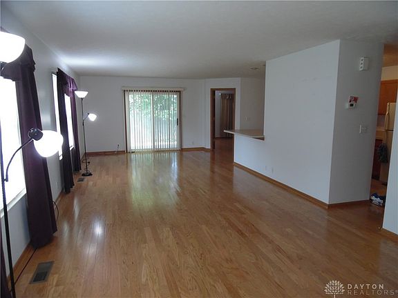3rd image of 11051 Grand Ave