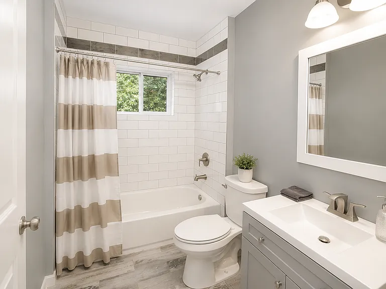 1272 Woodland Ave NE — Photo 14