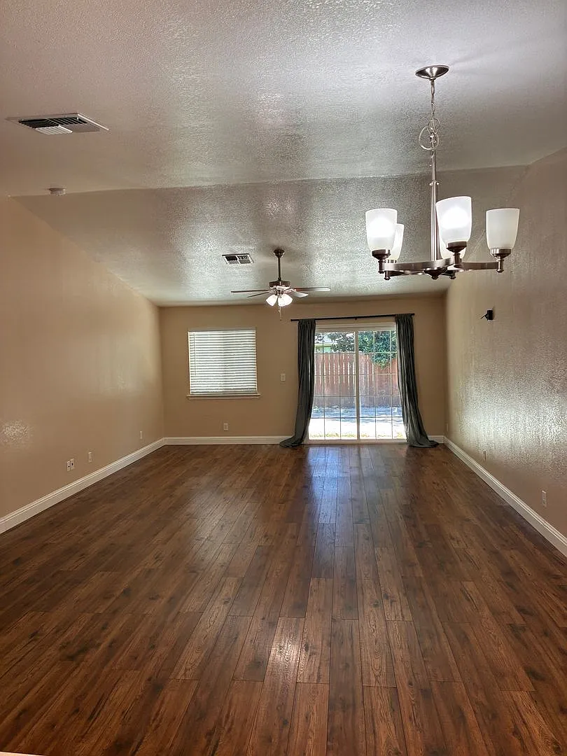 3 Bedroom 2 Bath — Photo 4
