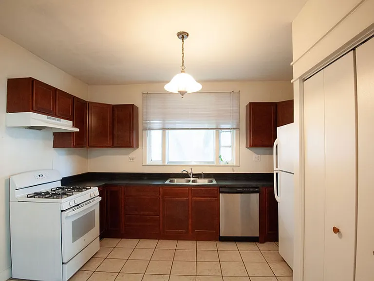 1202 N Walnut St — Photo 40