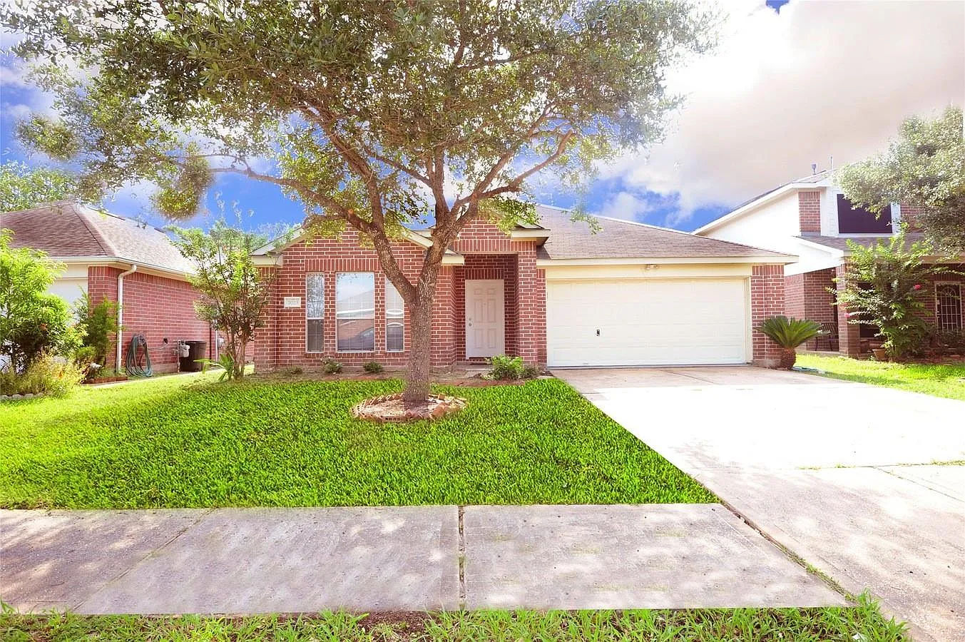 3 bed, 2.0 bath, 1992 sqft, $2,050 — Photo 1