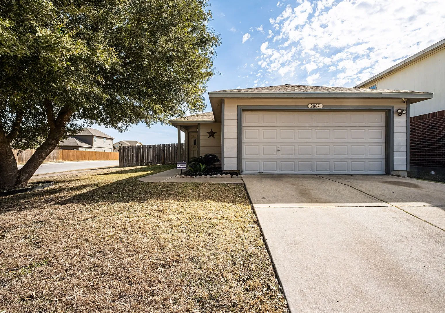 3 Bedroom, 2 Bath, Corner Lot Home Near Tesla & Airport — Photo 1