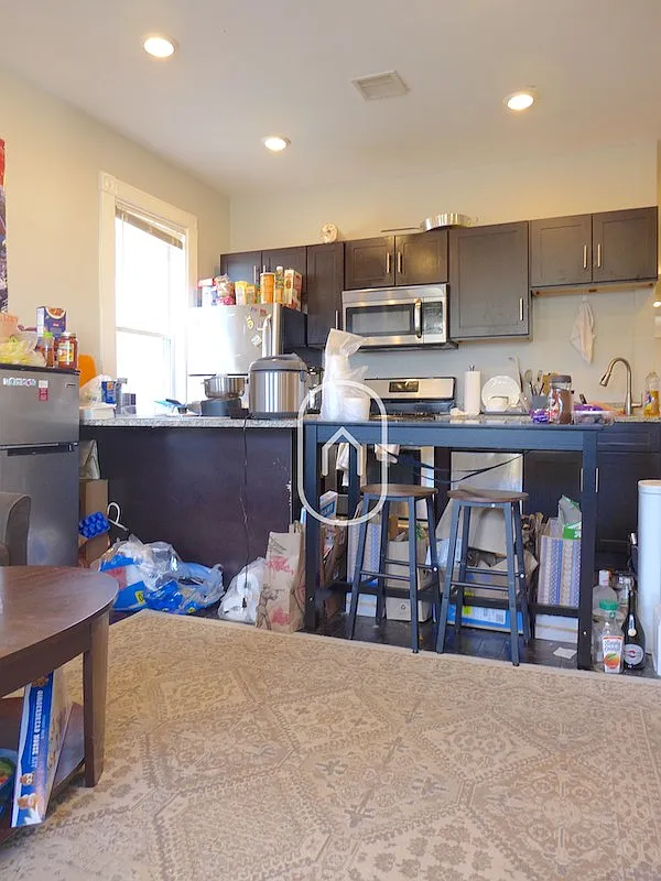 5 bed, 9999 sqft, $5,495 — Photo 4