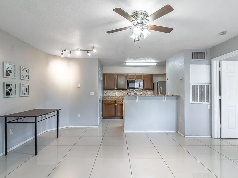 5124 Park Central Dr #517 — Photo 6