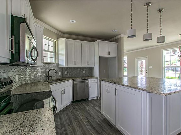 5th image of 2308 Fairway Dr