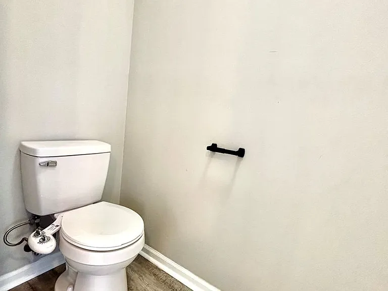 121 Raymond St — Photo 15