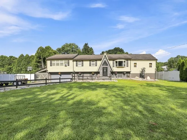 688 S West St, Feeding Hills, MA 01030