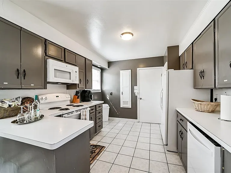 3423 Ozark St — Photo 38