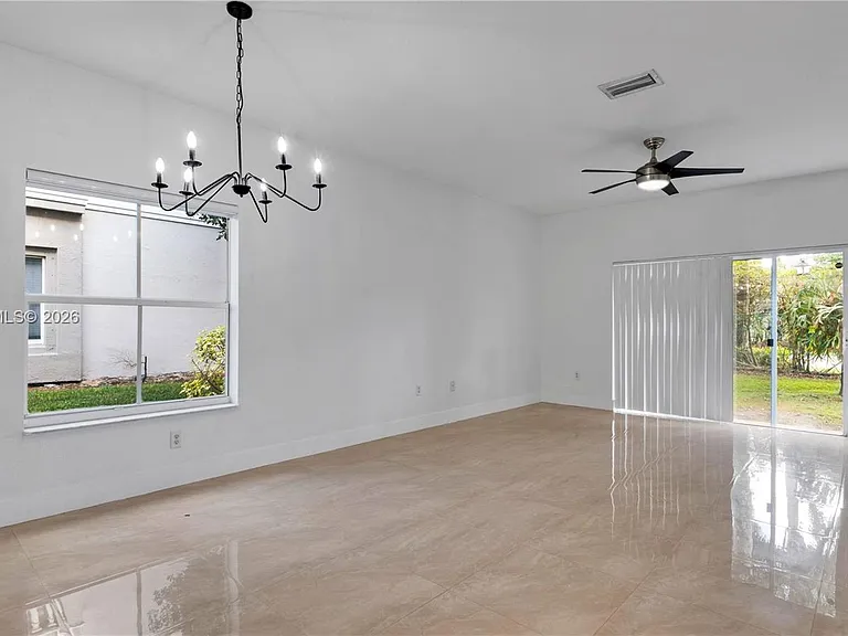 4921 SW 140th Ter — Photo 7