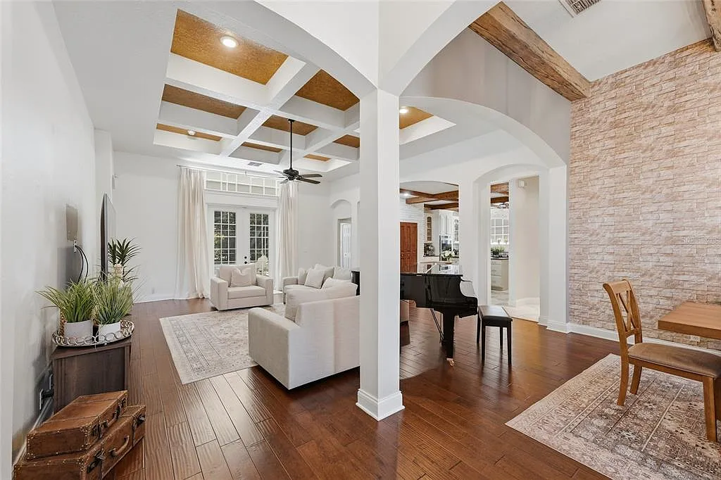 3 bed, 3.0 bath, 2317 sqft, $6,500 — Photo 2