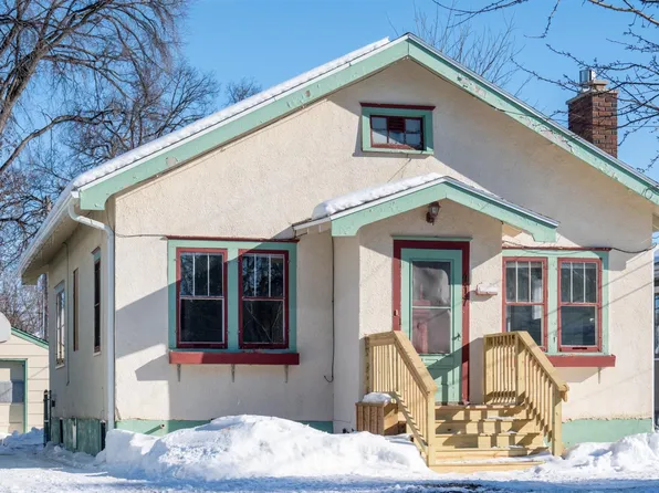 417 River St, Grand Forks, ND 58201