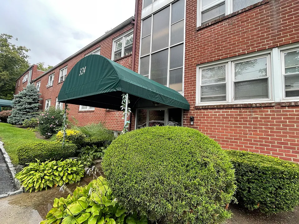 324 Strawberry Hill Ave #A207