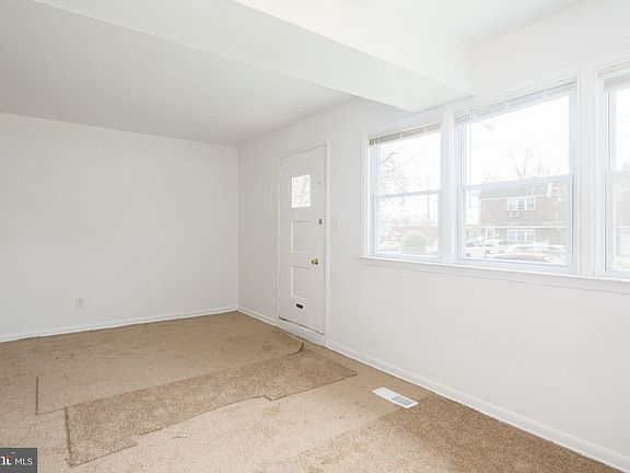 4th image of 10005 Jeanes St