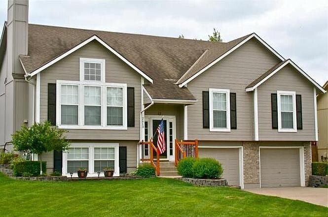 1st image of 2613 NE Horseshoe Dr