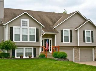 2613 NE Horseshoe Dr, Lees Summit, MO 64086