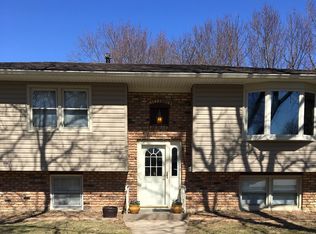 1824 Spruce Hills Dr, Bettendorf, IA