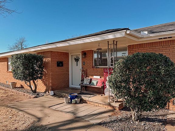 2nd image of 923 N Krest Dr
