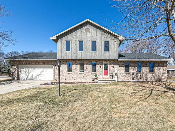 40 Lake Rest Ave, Oshkosh, WI 54902