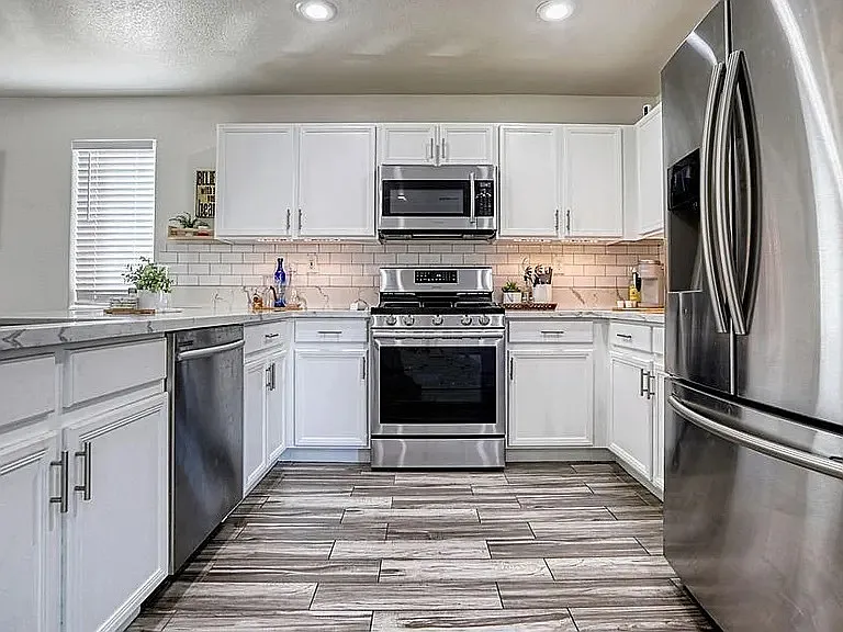 6080 Saint Petersburg Dr — Photo 4